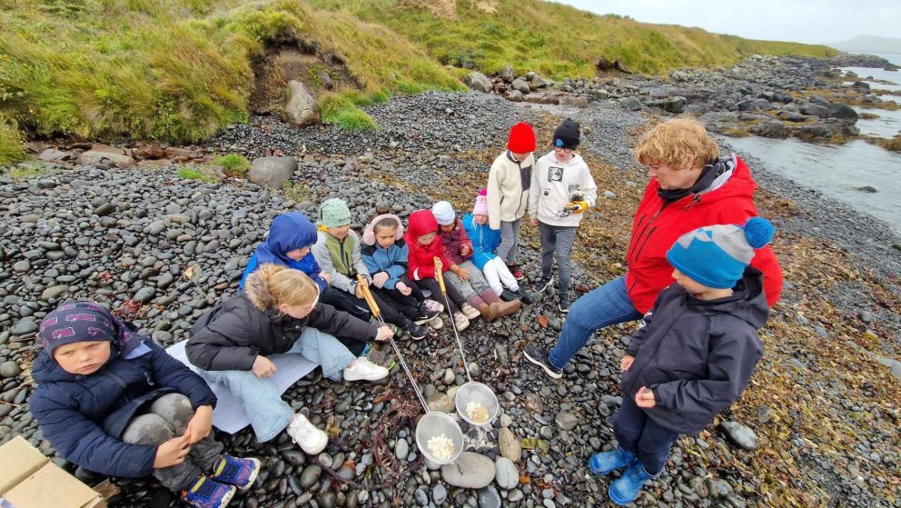Poppað í fjörunni