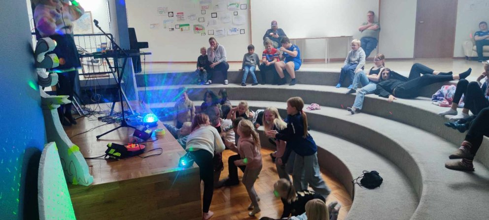 dj. flugvél og geimskip