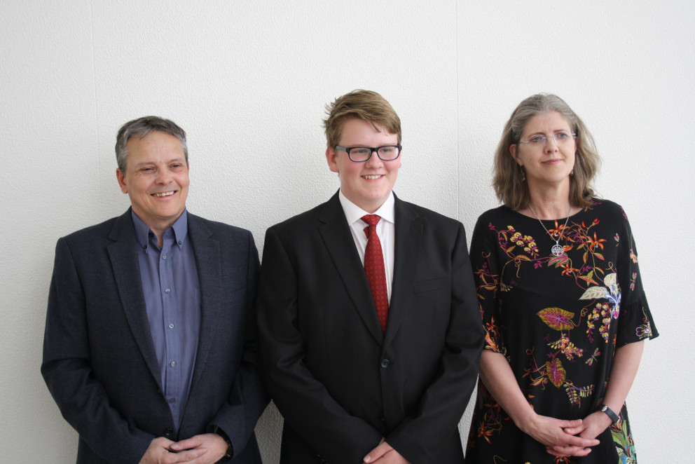 Jónas skólastjóri, Máni útskriftarnemandi og Sólrún umsjónarkennari.