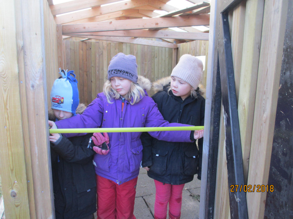 Samfélagsfræðitími í útikennslustofunni