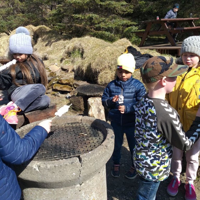 Hér er grillað á daginn.