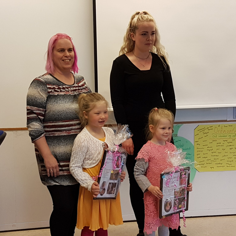 Svandís og Auður með skvísunum.