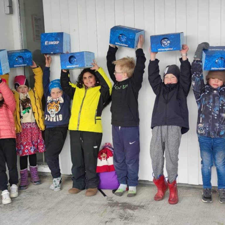 Fyrstu bekkingar hæstánægðir með hjálmana.